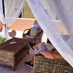 My Little לינה וארוחת בוקר 4*